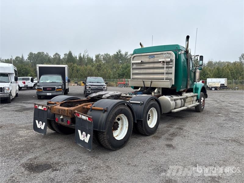 Western Star 4900SA 6x4 T/A Sleeper Truck Tractor Vetopöytäautot