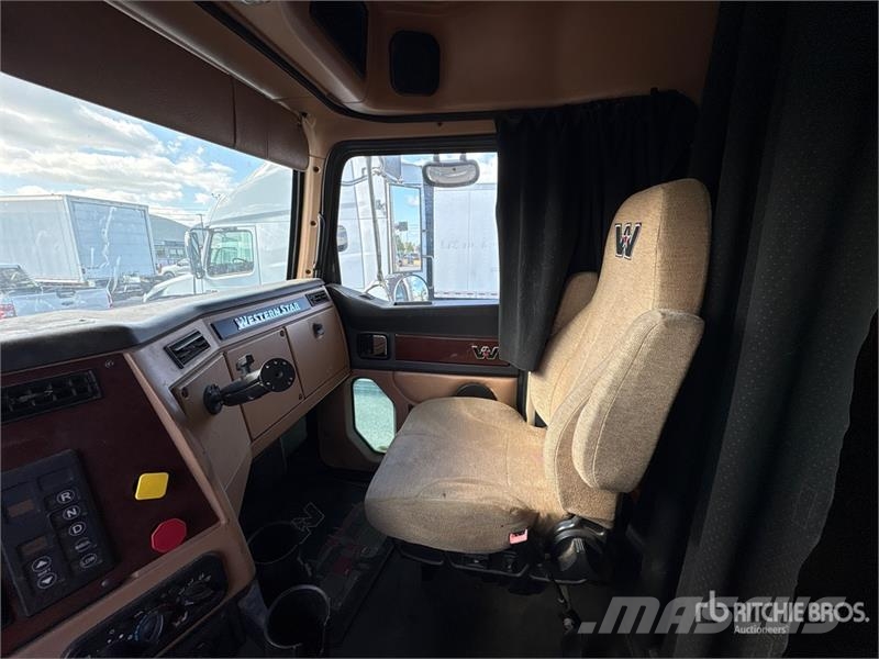 Western Star 4900SA 6x4 T/A Sleeper Truck Tractor Nyergesvontatók