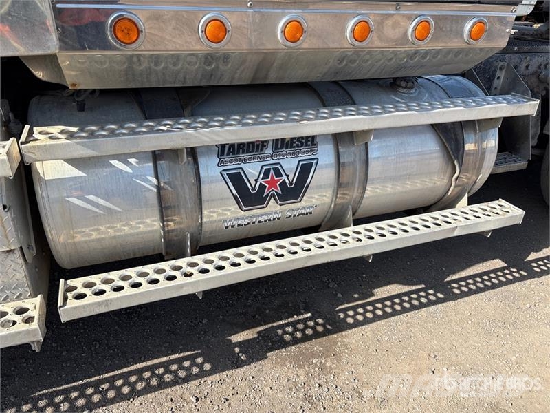 Western Star 4900SA 6x4 T/A Sleeper Truck Tractor Nyergesvontatók