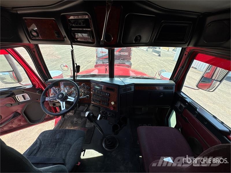 Western Star 4900SA 6x4 T/A Sleeper Truck Tractor Trekkvogner