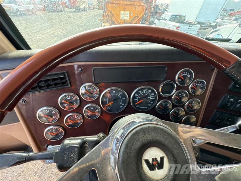 Western Star 4900SA 6x4 T/A Sleeper Truck Tractor Nyergesvontatók