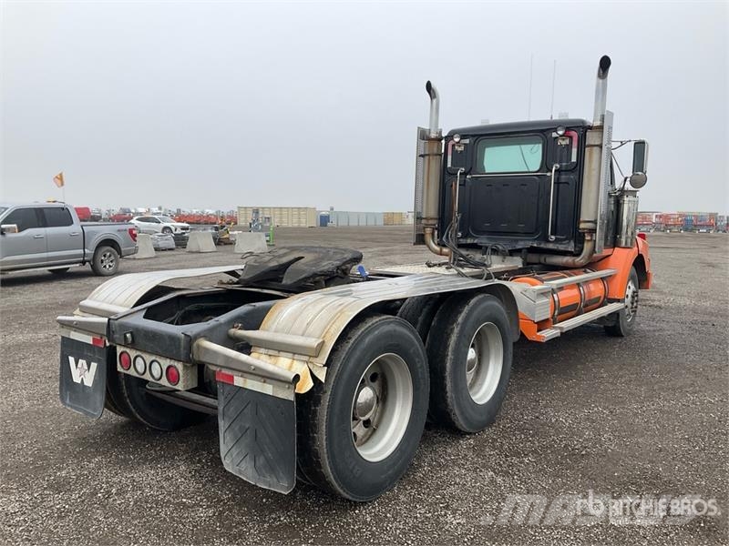 Western Star 4900SA 6x4 Heavy Haul T/A Day Cab Truck Tractor Vetopöytäautot