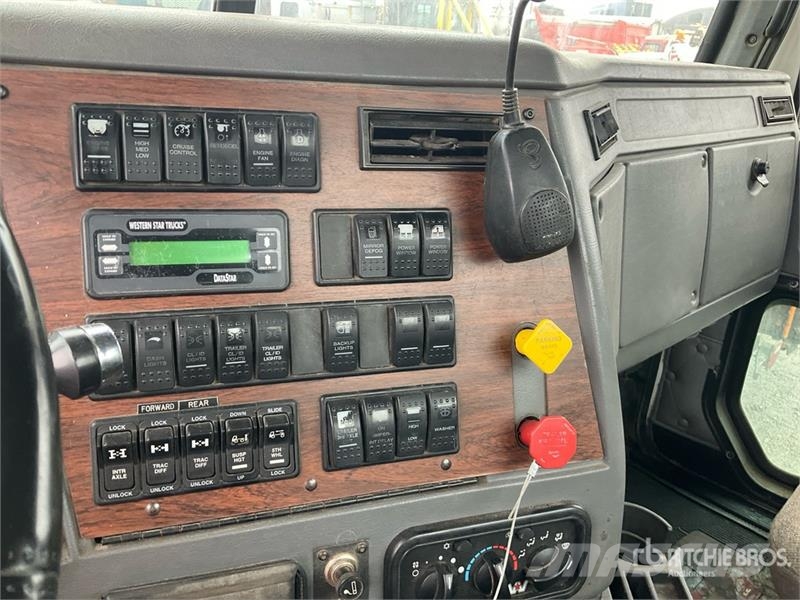 Western Star 4900SA 6x4 Heavy Haul T/A Day Cab Truck Tractor Vetopöytäautot
