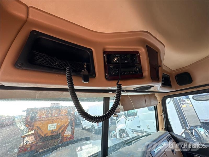 Western Star 4900SA 6x4 T/A Sleeper Truck Tractor Nyergesvontatók