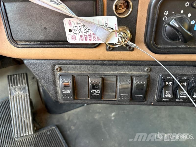 Western Star 4900SA T/A Sleeper Truck Tractor Седельные тягачи