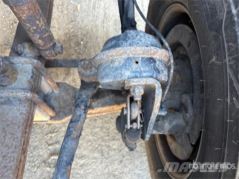Western Star 4900SB 6x4 Van Truck شاحنات ذات هيكل صندوقي
