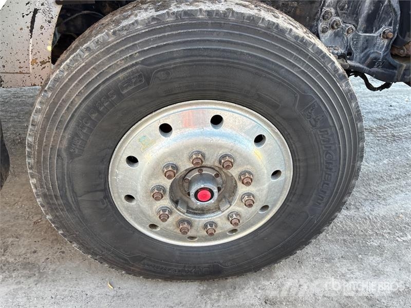 Western Star 4900SB 6x4 Van Truck شاحنات ذات هيكل صندوقي