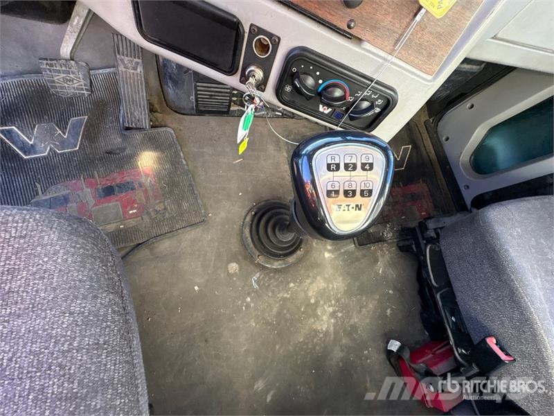 Western Star 4900SB 6x4 Van Truck شاحنات ذات هيكل صندوقي