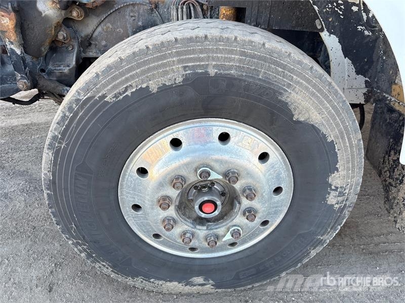 Western Star 4900SB 6x4 Van Truck شاحنات ذات هيكل صندوقي