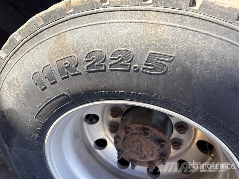 Western Star 4900SB 6x4 Van Truck شاحنات ذات هيكل صندوقي