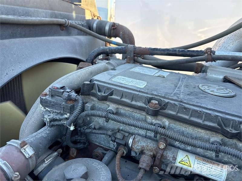 Western Star 4900SB 6x4 Van Truck شاحنات ذات هيكل صندوقي