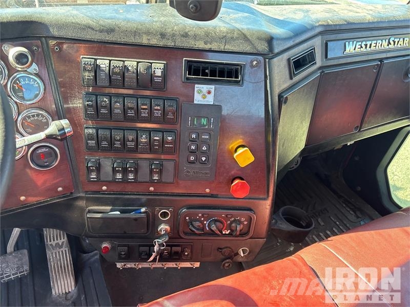 Western Star 4900SB 6x4 T/A Day Cab Truck Tractor Vilcēji