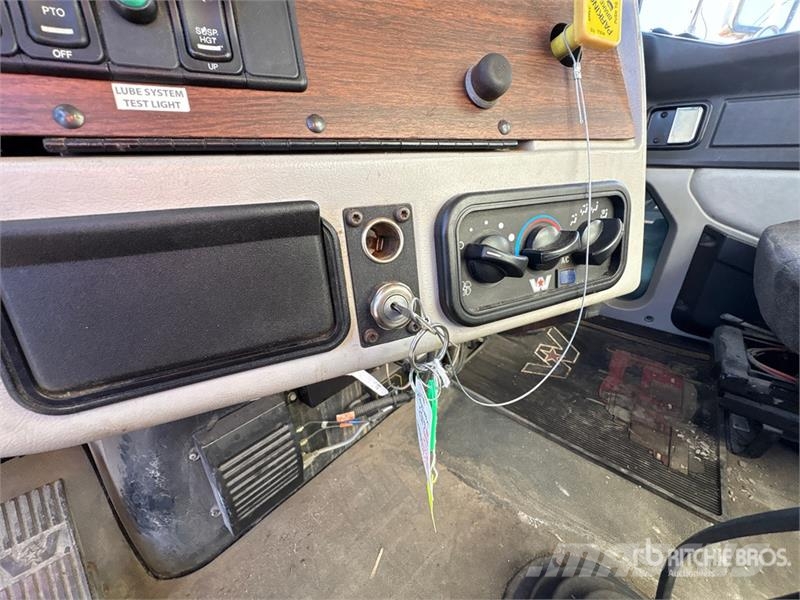Western Star 4900SB 6x4 Van Truck شاحنات ذات هيكل صندوقي