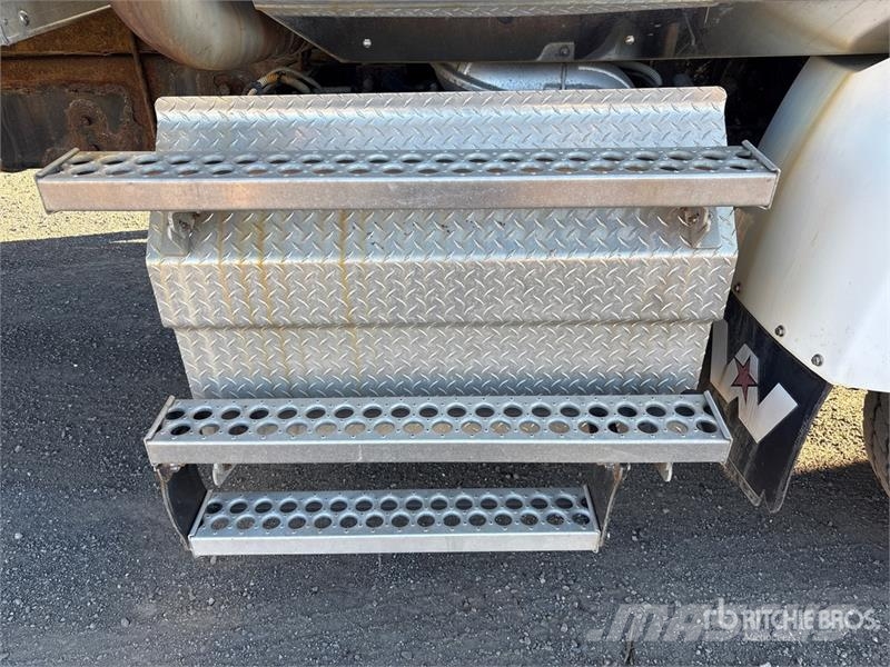 Western Star 4900SB 6x4 Van Truck شاحنات ذات هيكل صندوقي