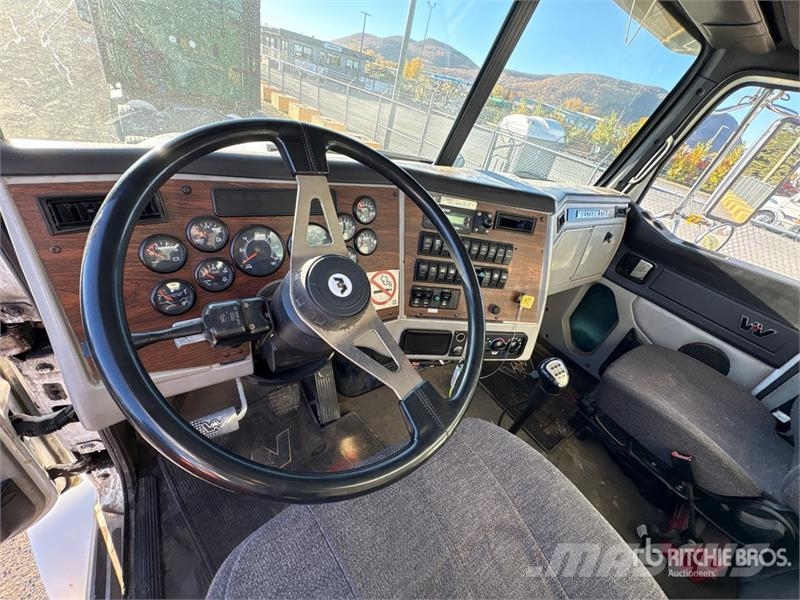 Western Star 4900SB 6x4 Van Truck شاحنات ذات هيكل صندوقي