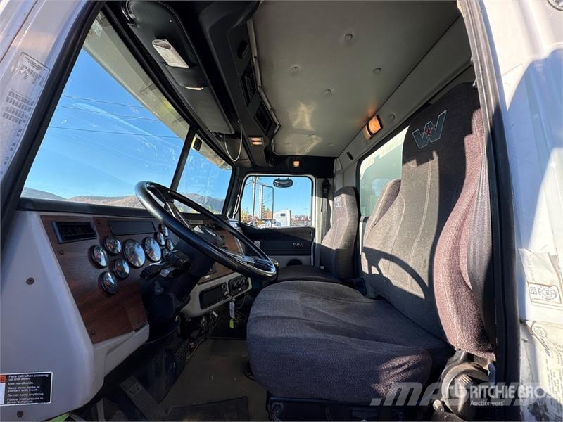 Western Star 4900SB 6x4 Van Truck شاحنات ذات هيكل صندوقي