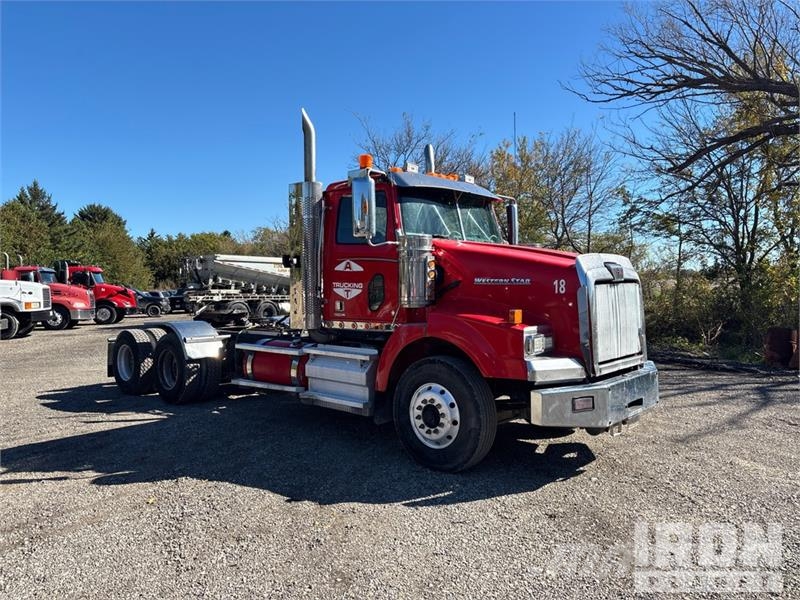 Western Star 4900SB 6x4 T/A Day Cab Truck Tractor Vilcēji