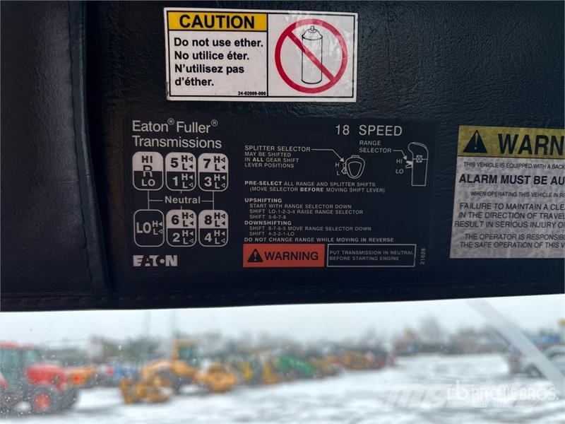 Western Star 4900SB 8x4 Tri/A Day Cab Truck Tractor Седельные тягачи