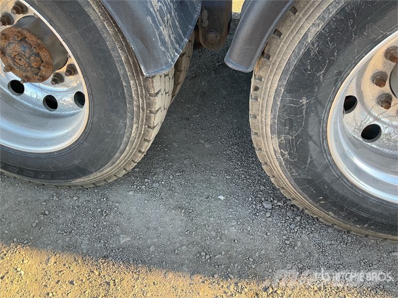 Western Star 4900SB 8x4 Tri/A Day Cab Truck Tractor Седельные тягачи