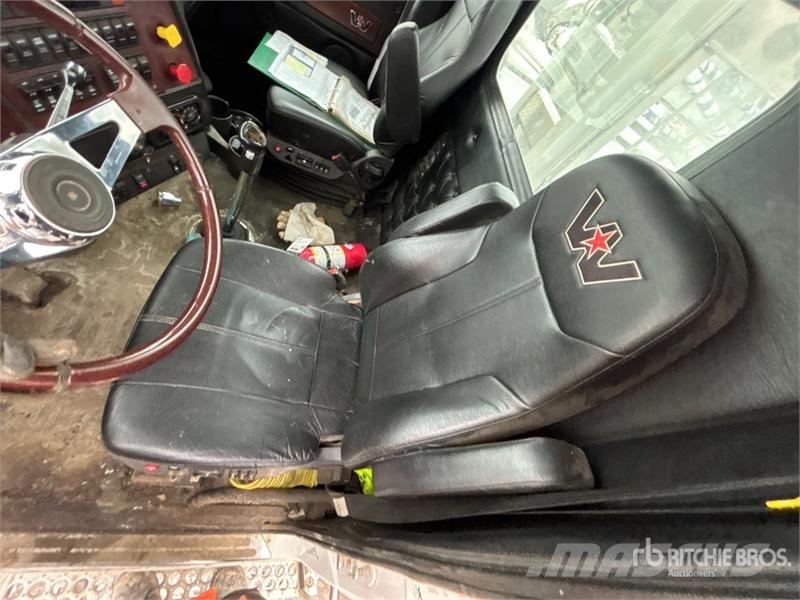 Western Star 4900SB 8x4 Tri/A Day Cab Truck Tractor Седельные тягачи