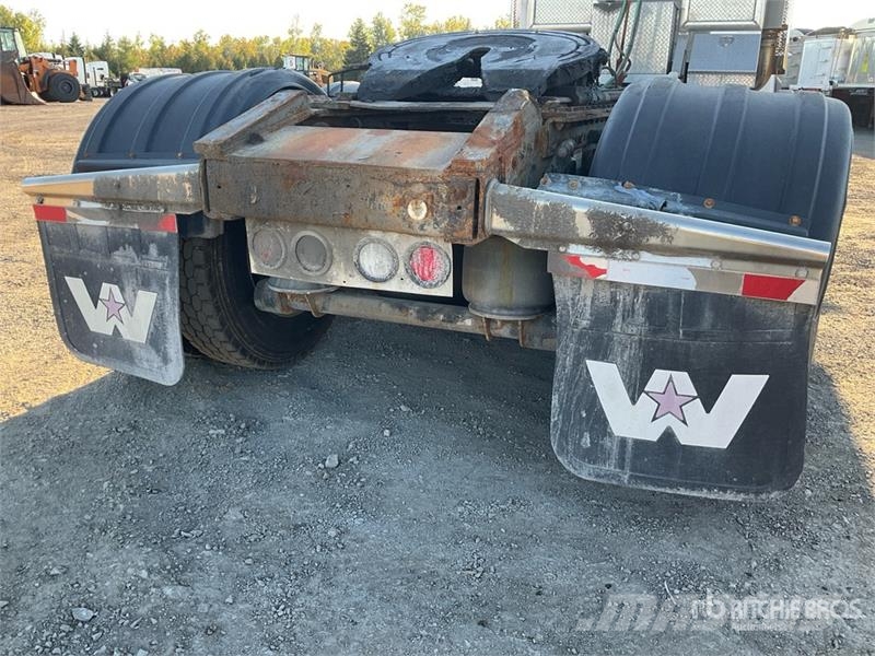 Western Star 4900SB 8x4 Tri/A Day Cab Truck Tractor Седельные тягачи