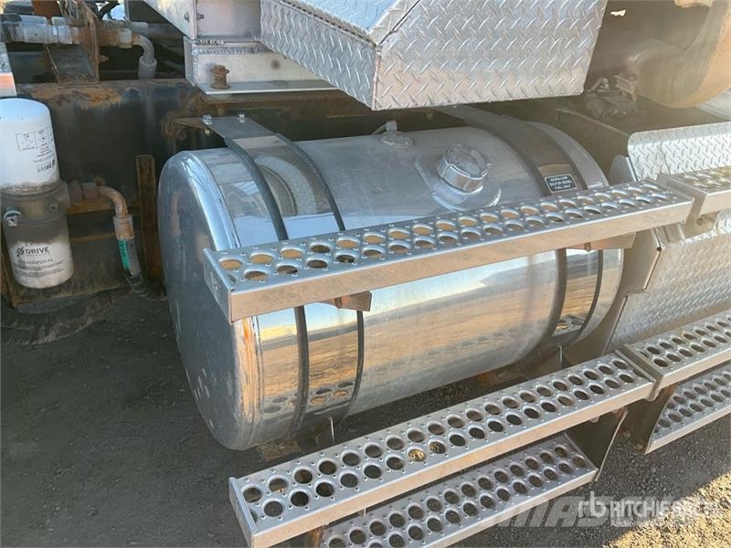 Western Star 4900SB 8x4 Tri/A Day Cab Truck Tractor Седельные тягачи