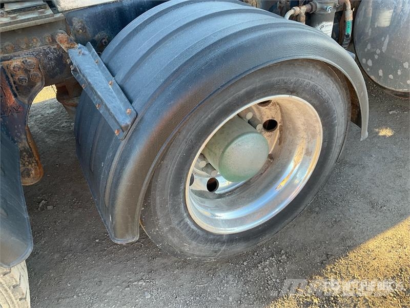 Western Star 4900SB 8x4 Tri/A Day Cab Truck Tractor Седельные тягачи