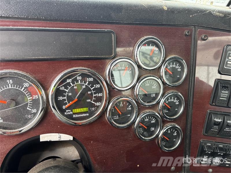Western Star 4900SB 8x4 Tri/A Day Cab Truck Tractor Седельные тягачи