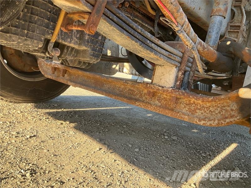 Western Star 4900SB 8x4 Tri/A Day Cab Truck Tractor Седельные тягачи