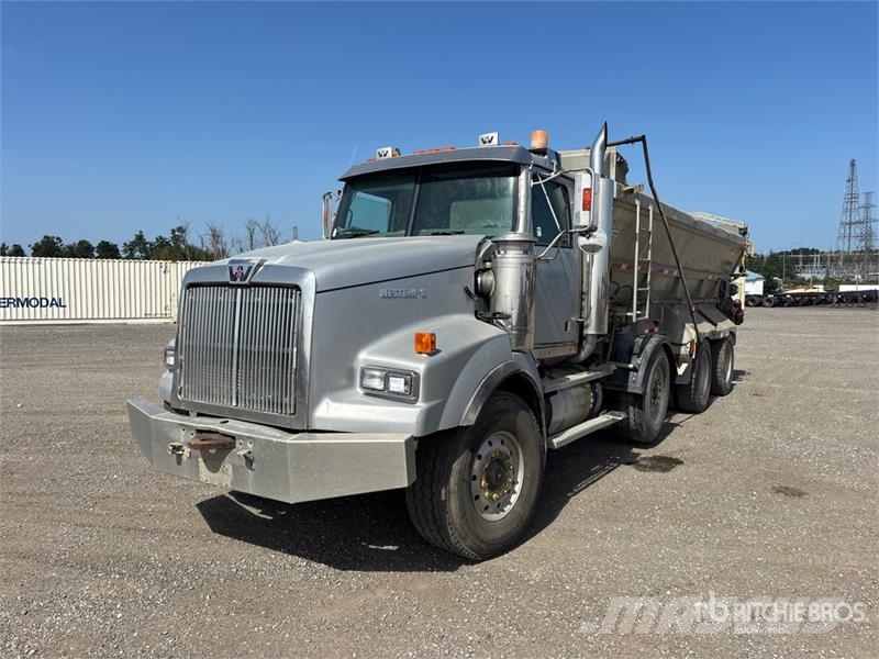 Western Star 4900SB 8x4 Live-Bottom Truck Andere Fahrzeuge