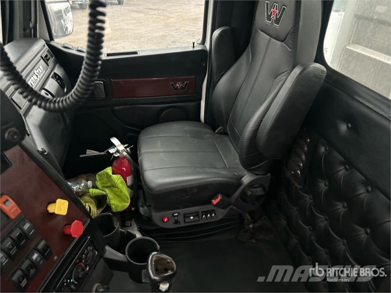 Western Star 4900SB 8x4 Tri/A Day Cab Truck Tractor Cabezas tractoras