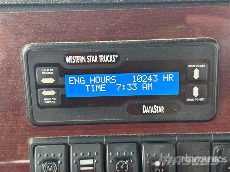 Western Star 4900SB 8x4 Tri/A Day Cab Truck Tractor Седельные тягачи