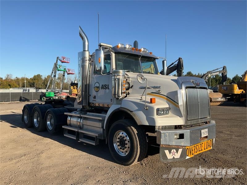 Western Star 4900SB 8x4 Tri/A Day Cab Truck Tractor Седельные тягачи