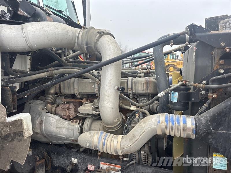 Western Star 4900SB 8x4 Tri/A Day Cab Truck Tractor Седельные тягачи
