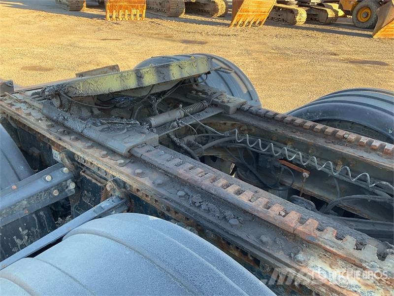 Western Star 4900SB 8x4 Tri/A Day Cab Truck Tractor Седельные тягачи