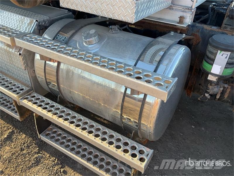 Western Star 4900SB 8x4 Tri/A Day Cab Truck Tractor Седельные тягачи
