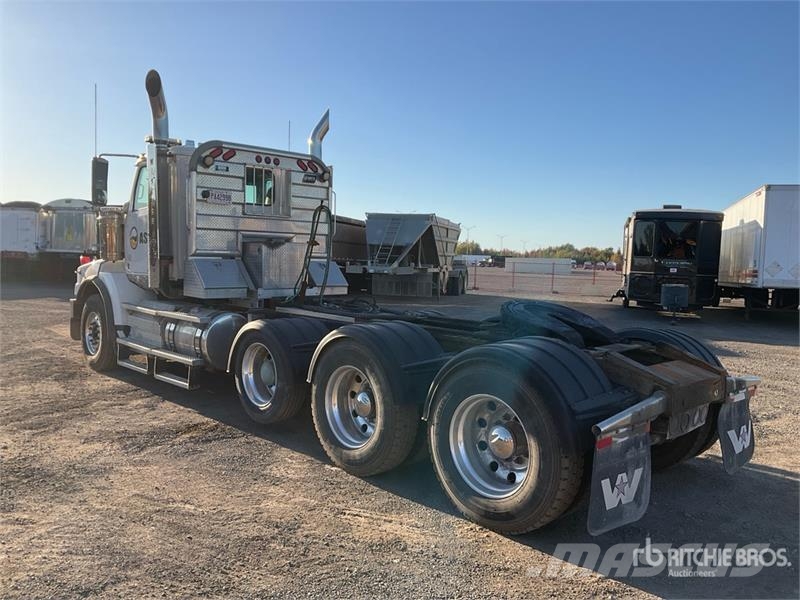 Western Star 4900SB 8x4 Tri/A Day Cab Truck Tractor Седельные тягачи