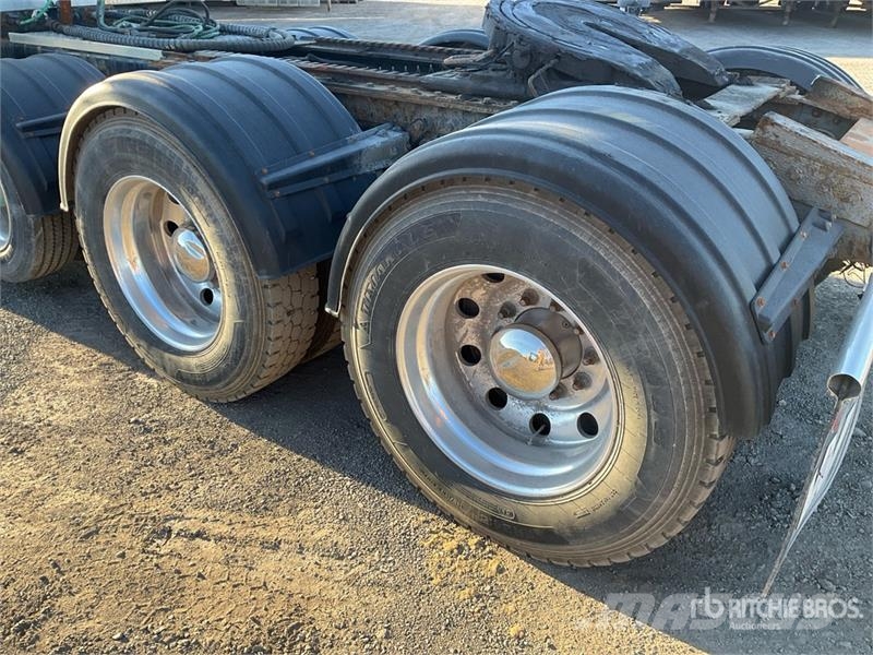 Western Star 4900SB 8x4 Tri/A Day Cab Truck Tractor Седельные тягачи