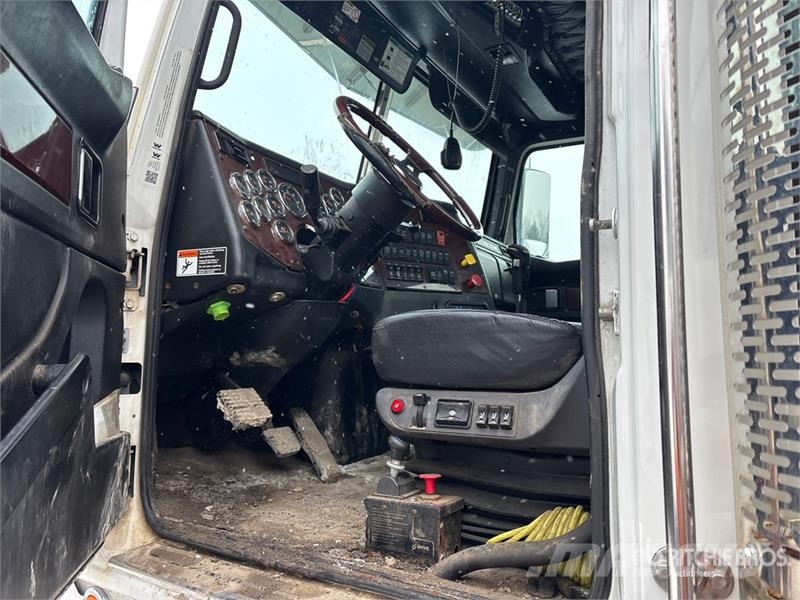 Western Star 4900SB 8x4 Tri/A Day Cab Truck Tractor Седельные тягачи