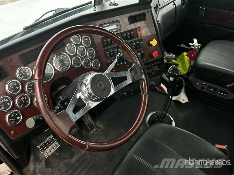 Western Star 4900SB 8x4 Tri/A Day Cab Truck Tractor Cabezas tractoras