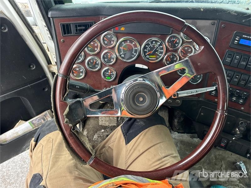 Western Star 4900SB 8x4 Tri/A Day Cab Truck Tractor Седельные тягачи