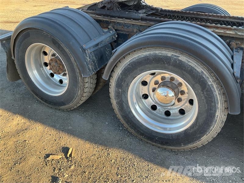 Western Star 4900SB 8x4 Tri/A Day Cab Truck Tractor Седельные тягачи