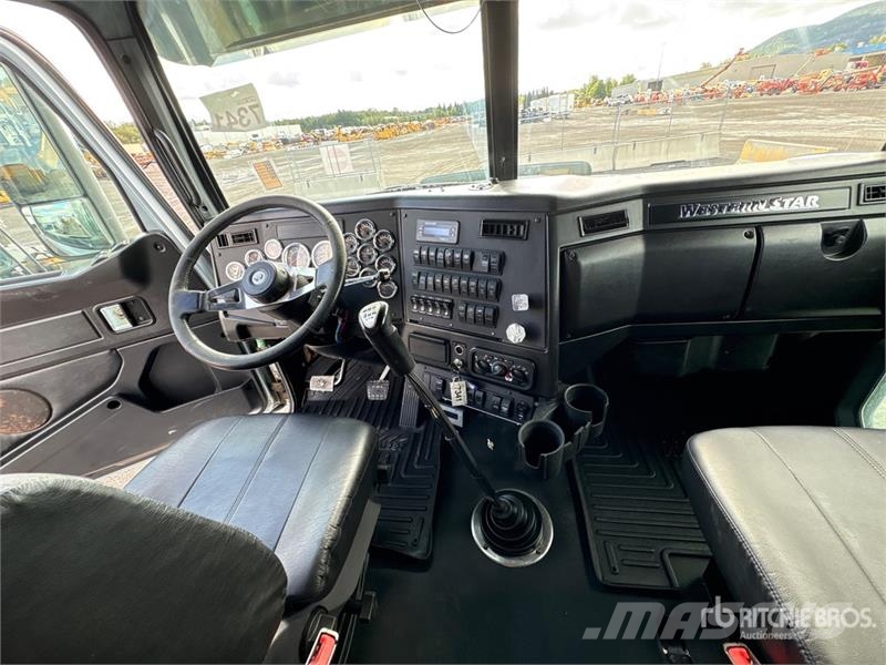 Western Star 4900SF 6x4 T/A Sleeper Truck Tractor Ťahače