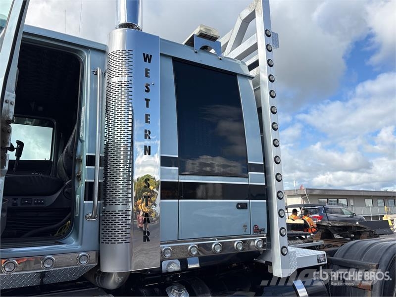Western Star 4900SF 6x4 T/A Sleeper Truck Tractor Ťahače