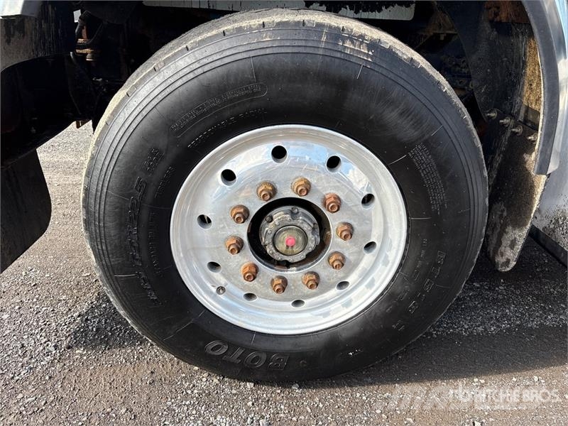 Western Star 4900SF 6x4 T/A Sleeper Truck Tractor Ťahače