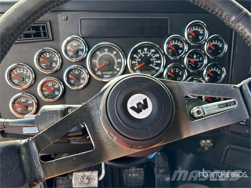 Western Star 4900SF 6x4 T/A Sleeper Truck Tractor Ťahače