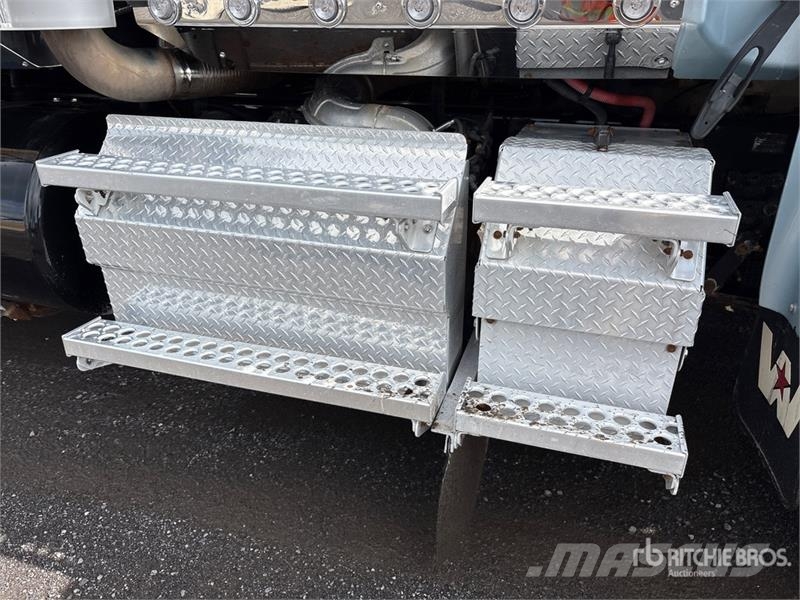 Western Star 4900SF 6x4 T/A Sleeper Truck Tractor Ťahače