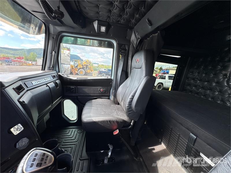 Western Star 4900SF 6x4 T/A Sleeper Truck Tractor Ťahače
