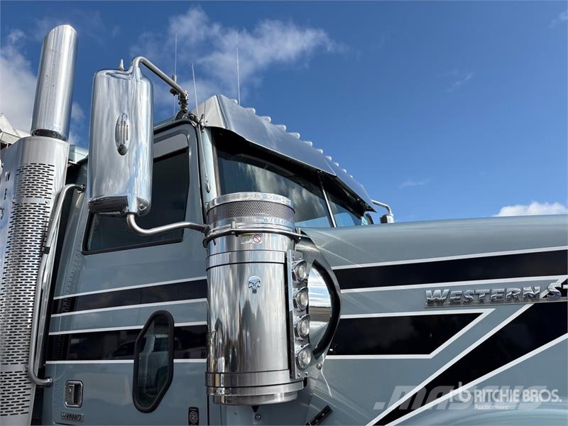 Western Star 4900SF 6x4 T/A Sleeper Truck Tractor Ťahače