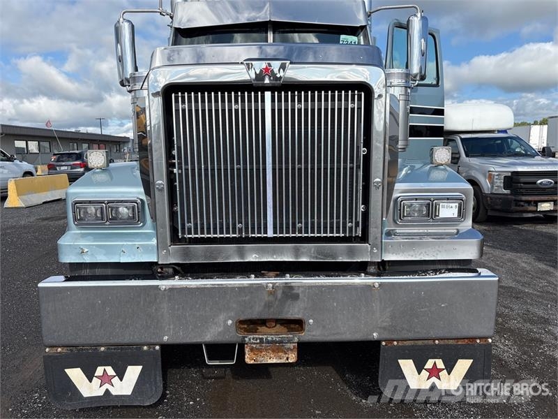 Western Star 4900SF 6x4 T/A Sleeper Truck Tractor Ťahače